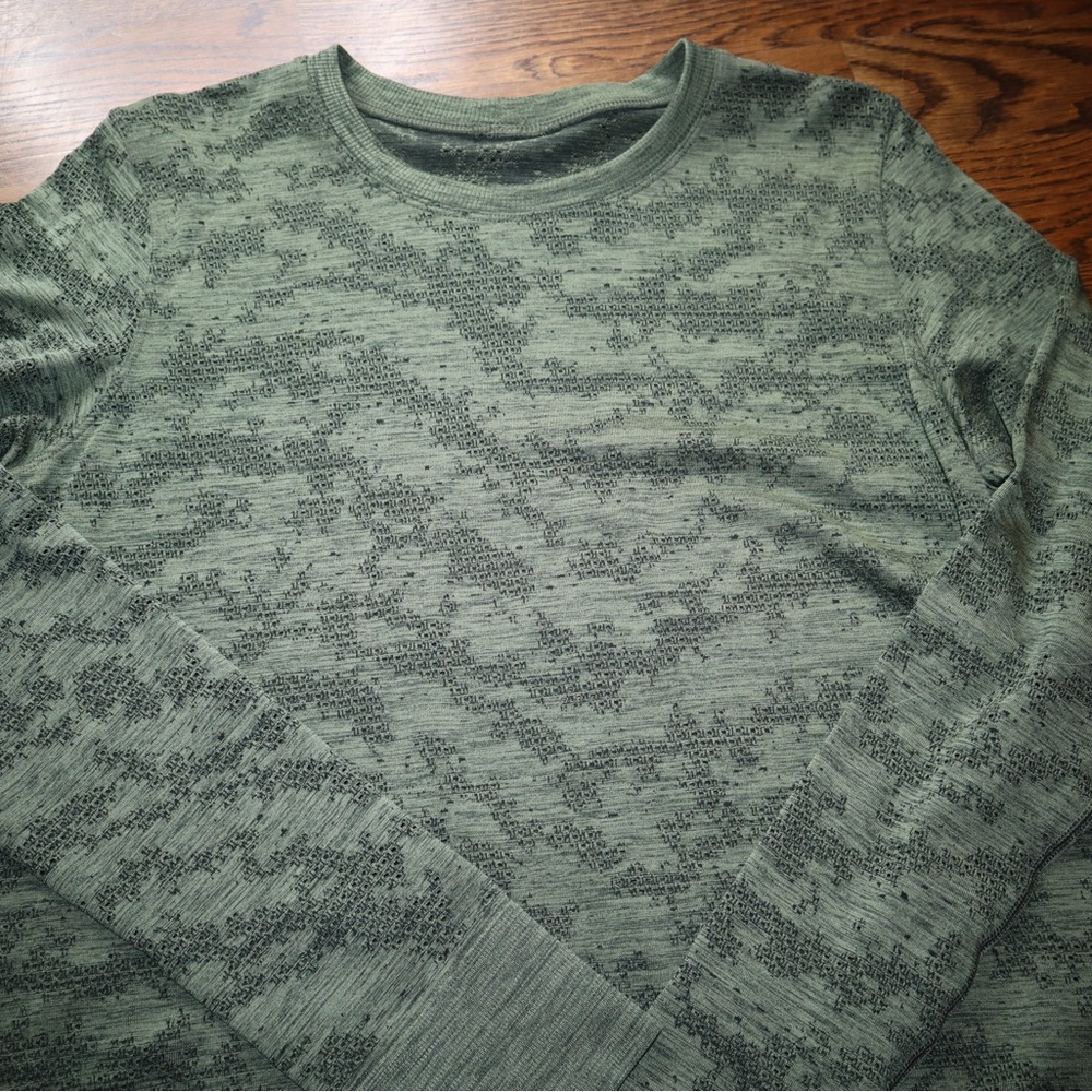 Lululemon long sleeve camo size 8